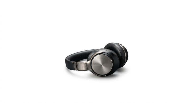 Electronics device after hand-traced clipping path, glare reduced on glossy surface